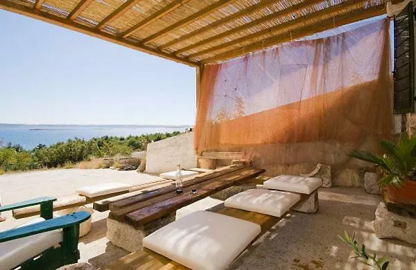 Apartmani Lucija1897 Starigrad Paklenica